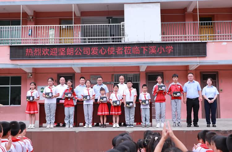 让爱延续-贵州省铜仁市万山区快猫网址希望小学回访